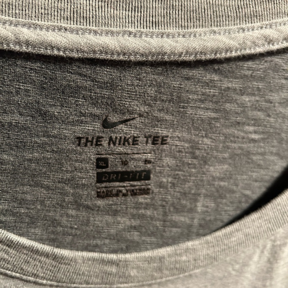 Ladies Size XL Dri Fit Tee in Gray - Picture 3 of 3